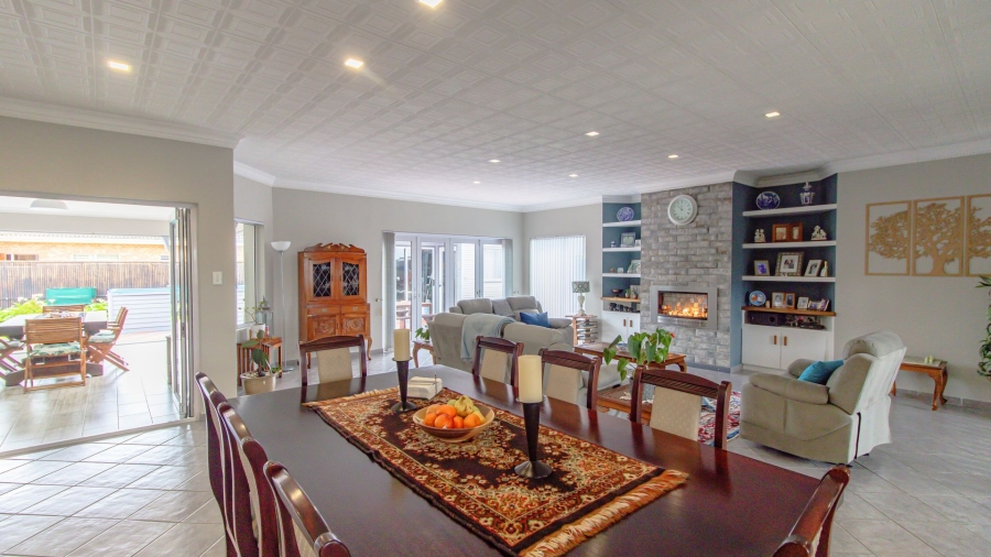 4 Bedroom Property for Sale in Yzerfontein Western Cape